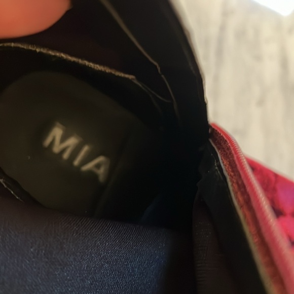 Mia VICKIE Crushed Velvet Bootie - Picture 6 of 6